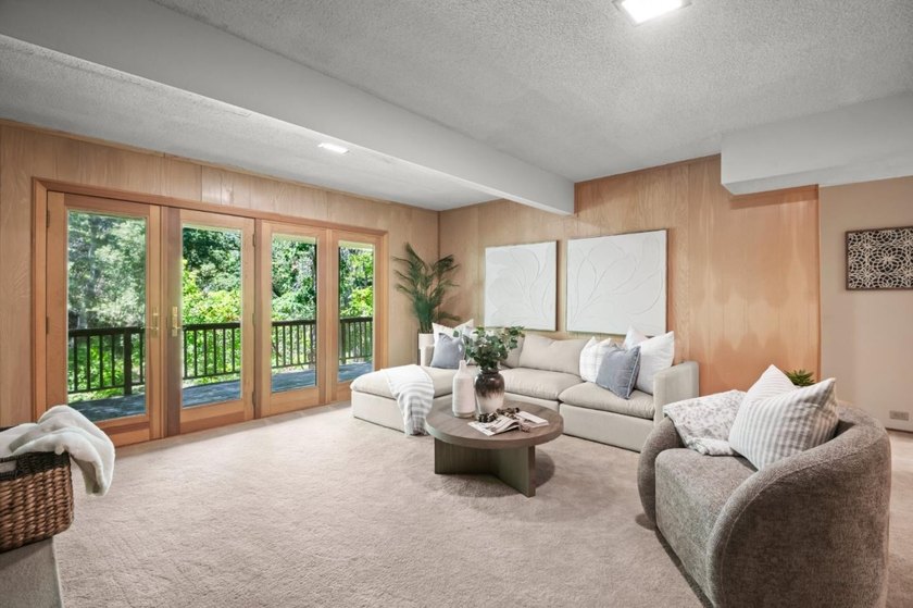 This lovely 3,266 square foot, 5 bedroom, 3.5 bathroom home - photo 38