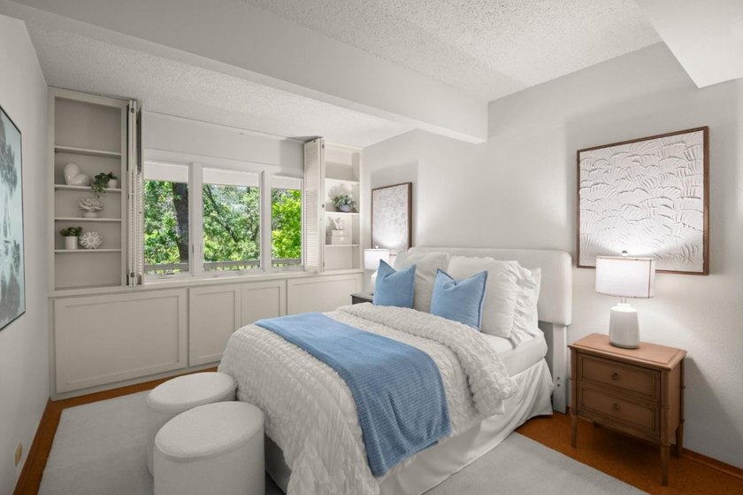 This lovely 3,266 square foot, 5 bedroom, 3.5 bathroom home - photo 43