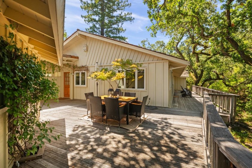 This lovely 3,266 square foot, 5 bedroom, 3.5 bathroom home - photo 50