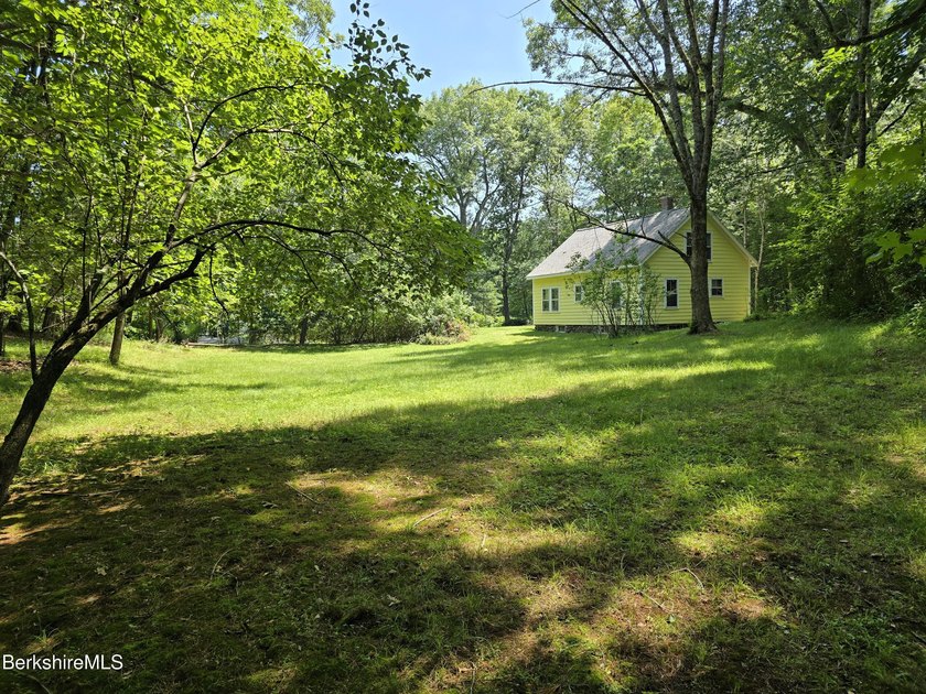 Location, Privacy, and Stonewalls all in one! Discover a rare - photo 3