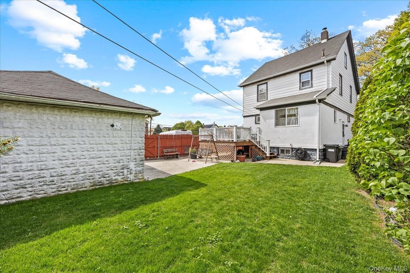 Newly listed single-family residence set on a 40 x 100 lot - photo 21