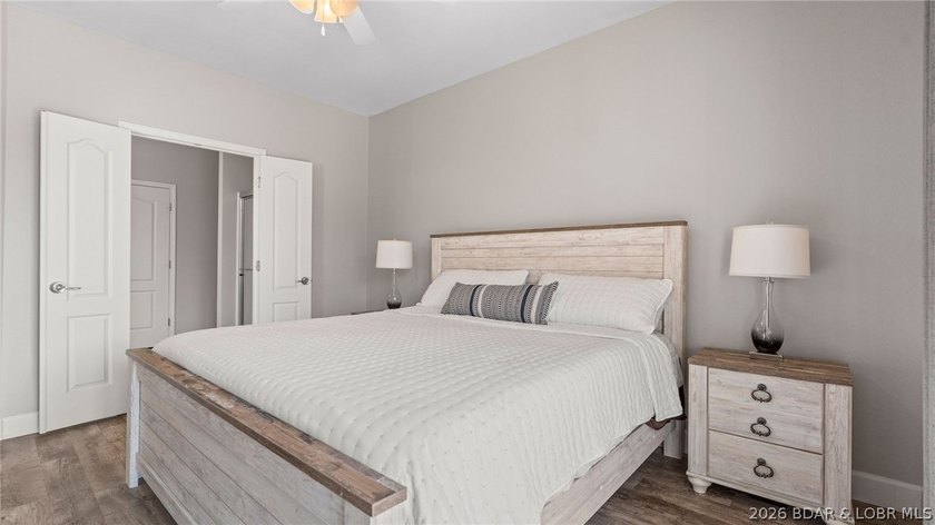 Welcome to your lakefront escape at Sunset Palms! This beautiful - photo 24