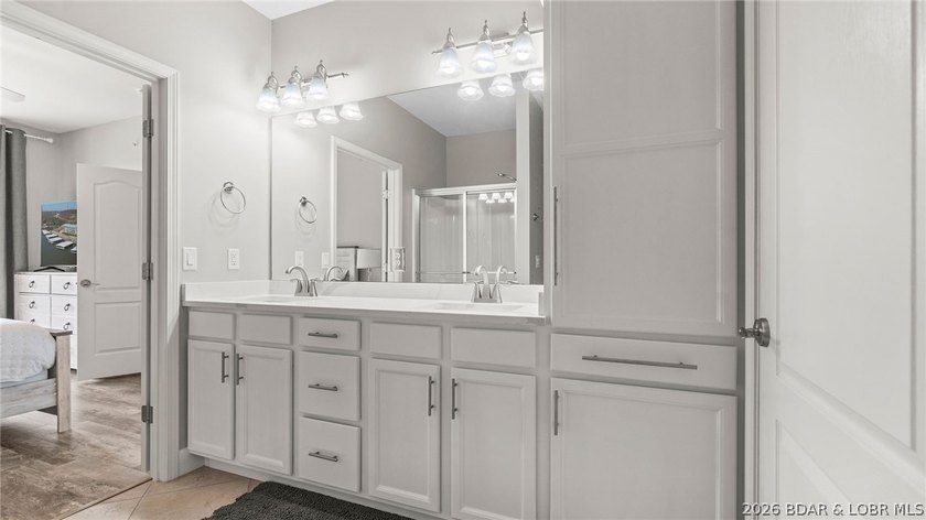 Welcome to your lakefront escape at Sunset Palms! This beautiful - photo 25
