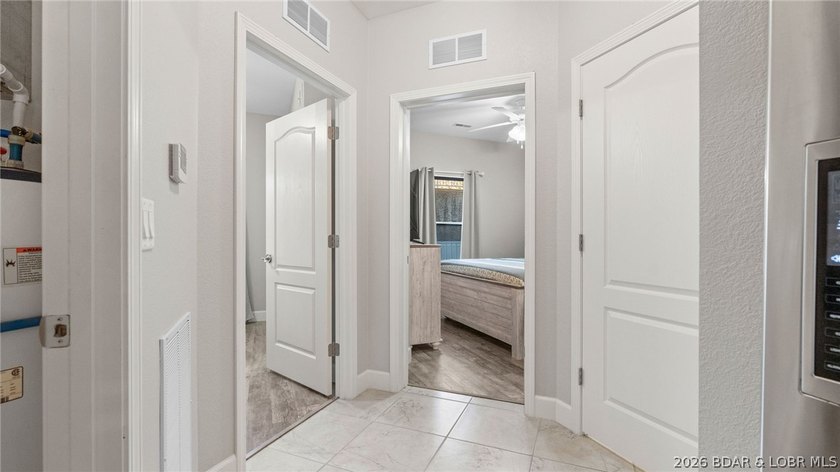 Welcome to your lakefront escape at Sunset Palms! This beautiful - photo 31