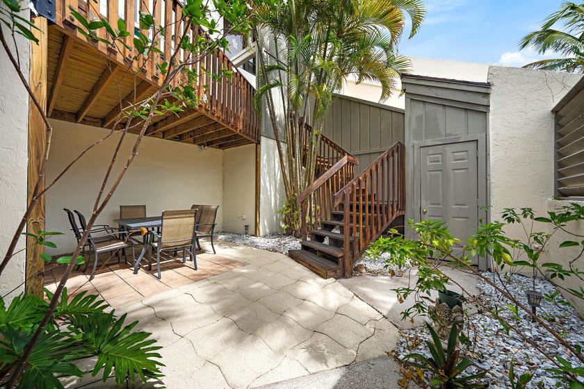 Just a 5-minute walk to Jupiter Beach, this 2-bedroom, 2 bath - photo 4