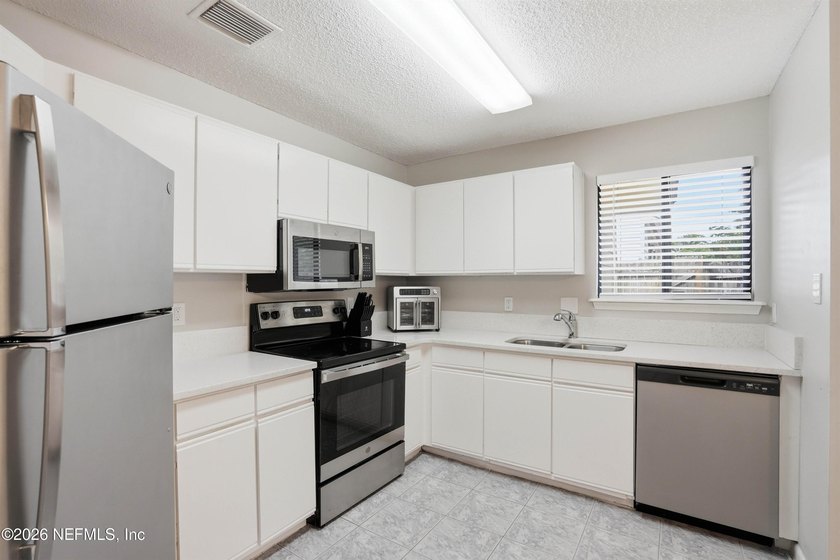 This updated Settlers Landing home is truly move-in ready - photo 8