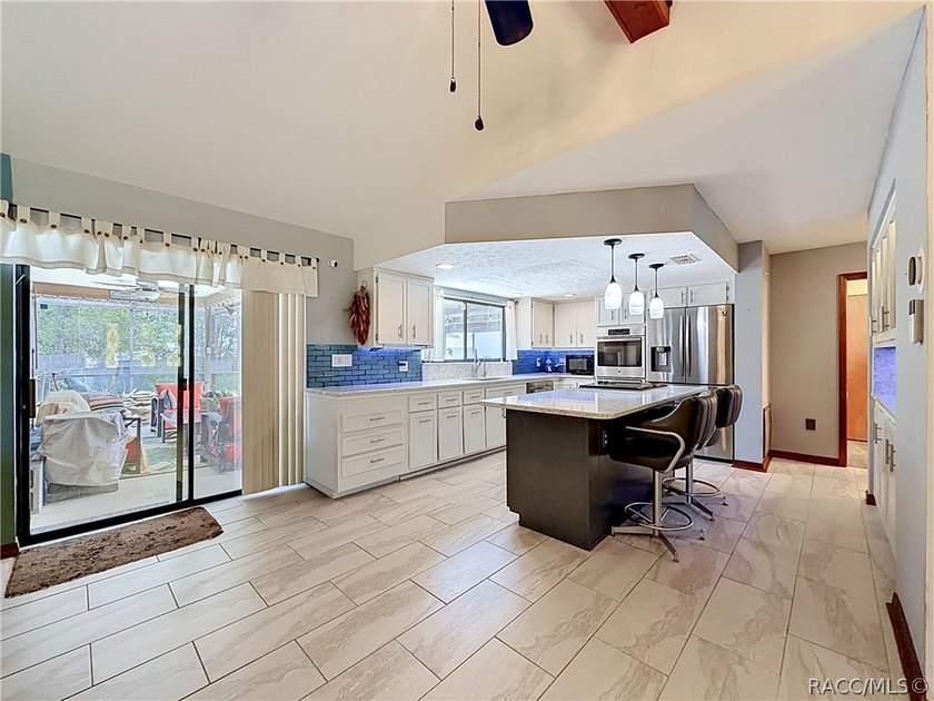 Welcome to this beautifully maintained, large 2 bedroom, 2 bath - photo 17