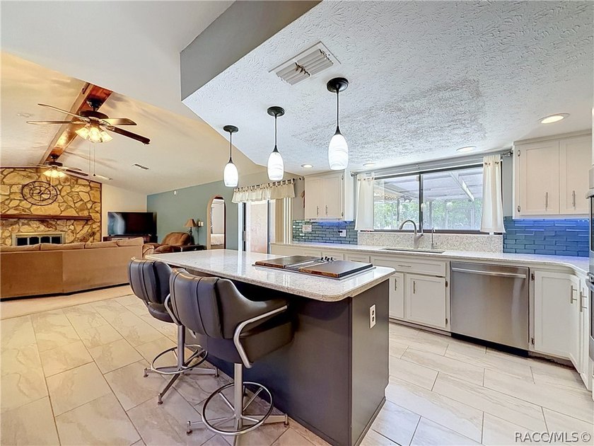 Welcome to this beautifully maintained, large 2 bedroom, 2 bath - photo 19