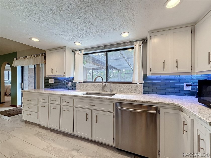 Welcome to this beautifully maintained, large 2 bedroom, 2 bath - photo 25