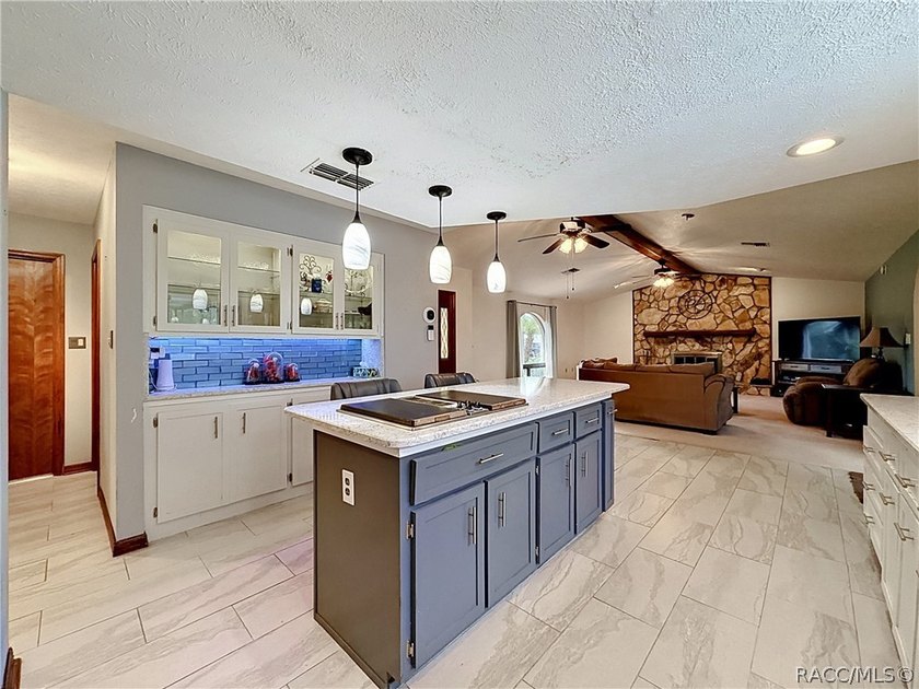 Welcome to this beautifully maintained, large 2 bedroom, 2 bath - photo 26