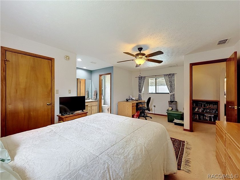 Welcome to this beautifully maintained, large 2 bedroom, 2 bath - photo 30