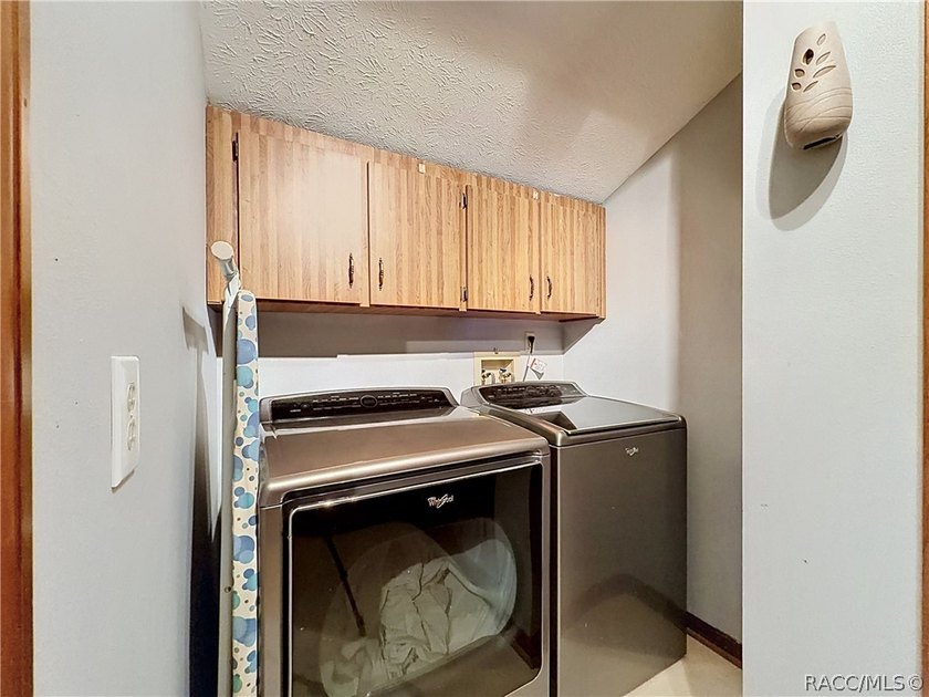 Welcome to this beautifully maintained, large 2 bedroom, 2 bath - photo 36