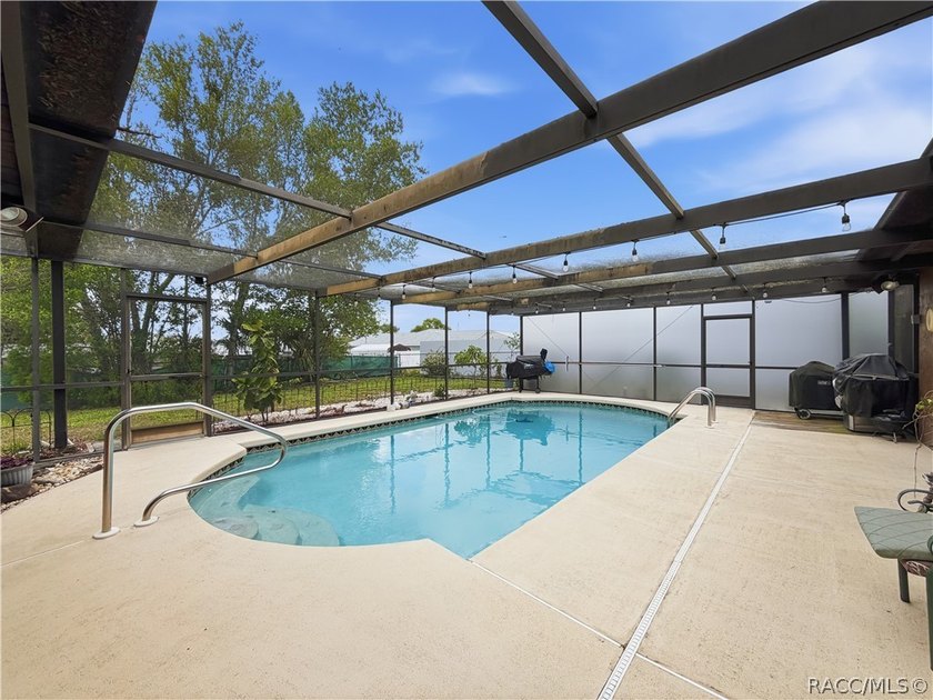 Welcome to this beautifully maintained, large 2 bedroom, 2 bath - photo 50