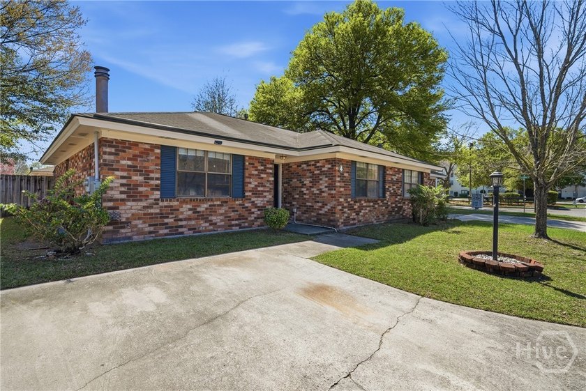 Located on the southside of Savannah and conveniently close to - photo 3
