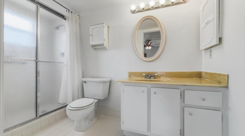 Beautiful corner unit featuring 2 bedrooms and 2 bathrooms with - photo 10