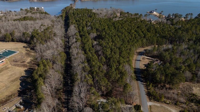 Prime 14.65-Acre Estate or Development Opportunity in Harborside - photo 14