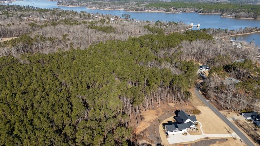 Prime 14.65-Acre Estate or Development Opportunity in Harborside - photo 17