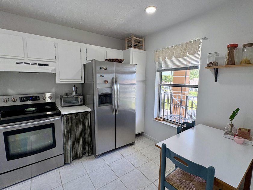 Beautifully updated 2-bedroom, 2-bath second-floor condo located - photo 4