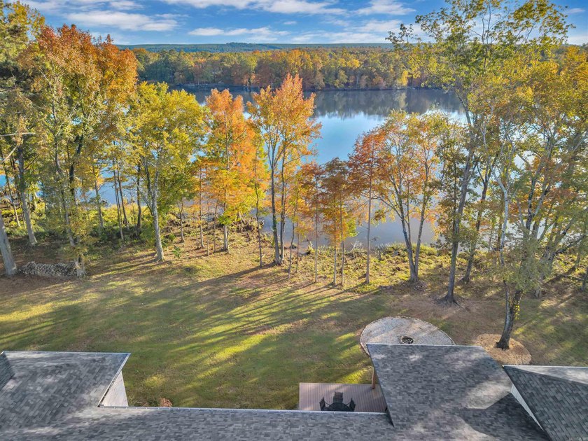 This stunning Harris Brake lakefront property is truly one of a - photo 50