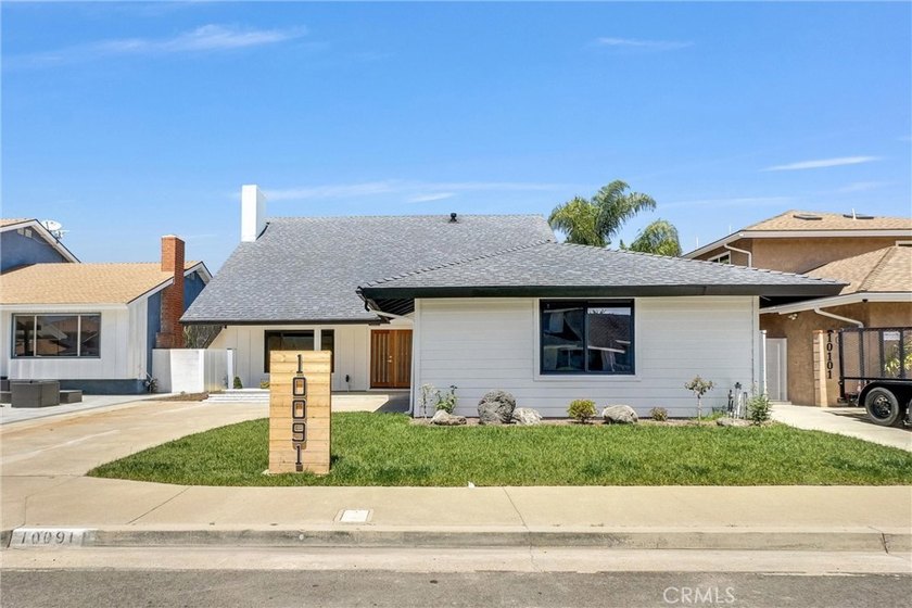 Beautifully remodeled 5-bedroom home with a sought-after - photo 6