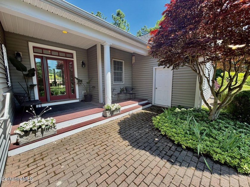 Beautifully designed for one level living and both pristine and - photo 5