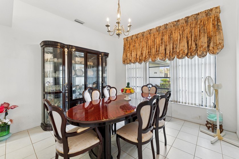 Welcome to this beautifully maintained 3-bedroom, 2-bathroom - photo 14