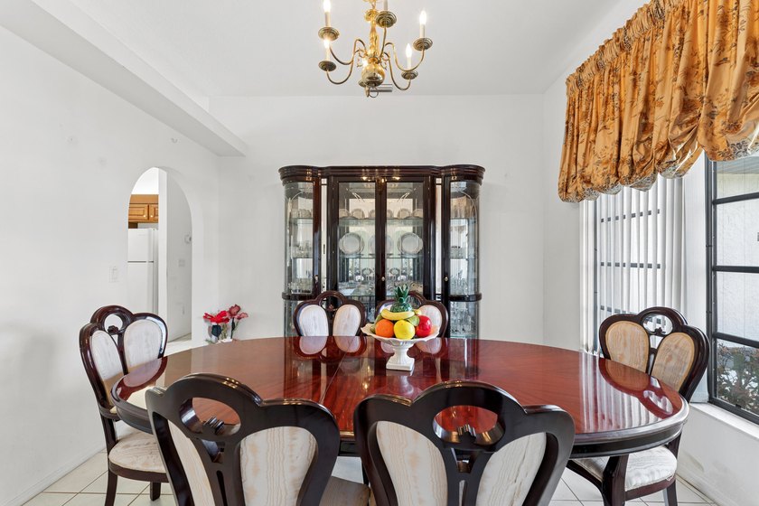 Welcome to this beautifully maintained 3-bedroom, 2-bathroom - photo 15