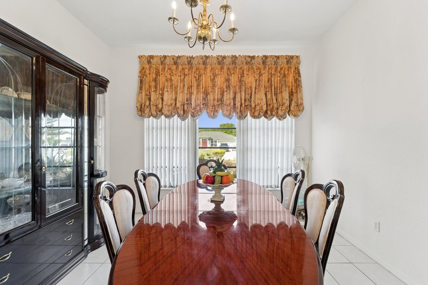 Welcome to this beautifully maintained 3-bedroom, 2-bathroom - photo 16