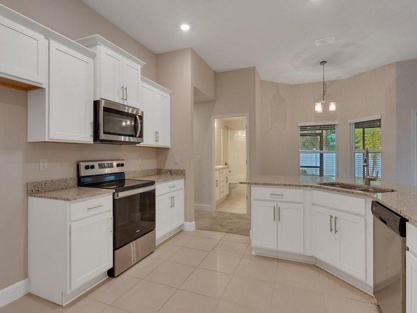 Welcome to Waterstone! A resort style amenities with Low HOA - photo 17