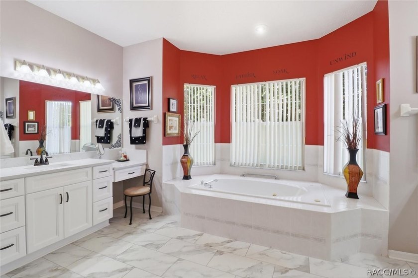 Welcome to this move-in ready home in Sugarmill Woods, where - photo 18