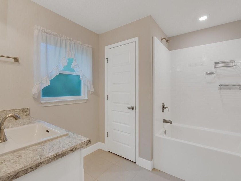 Welcome to Waterstone! A resort style amenities with Low HOA - photo 21
