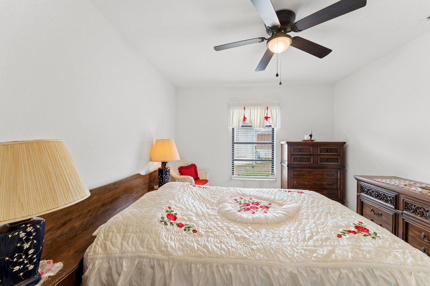 Welcome to this beautifully maintained 3-bedroom, 2-bathroom - photo 36