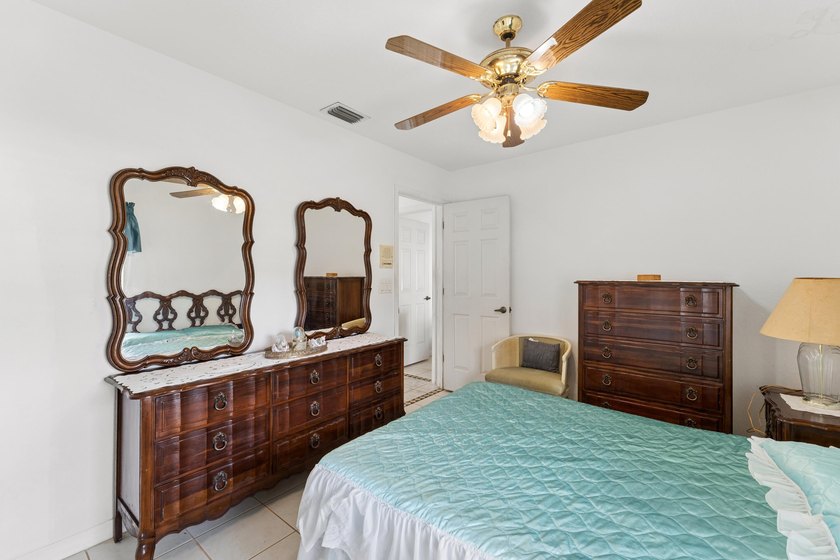 Welcome to this beautifully maintained 3-bedroom, 2-bathroom - photo 41