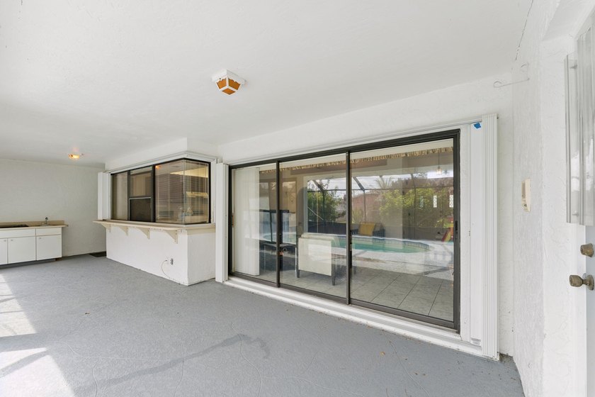 Welcome to this beautifully maintained 3-bedroom, 2-bathroom - photo 43