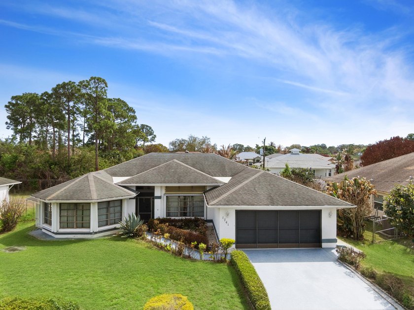Welcome to this beautifully maintained 3-bedroom, 2-bathroom - photo 50