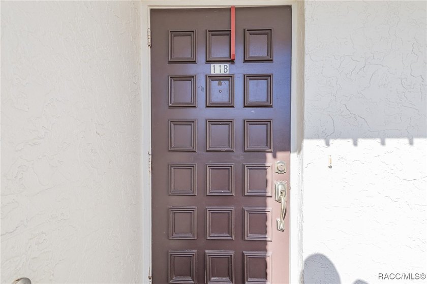 Relax and enjoy convenient living in this 2nd floor corner end - photo 6