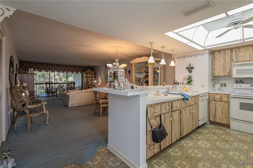 Relax and enjoy convenient living in this 2nd floor corner end - photo 8