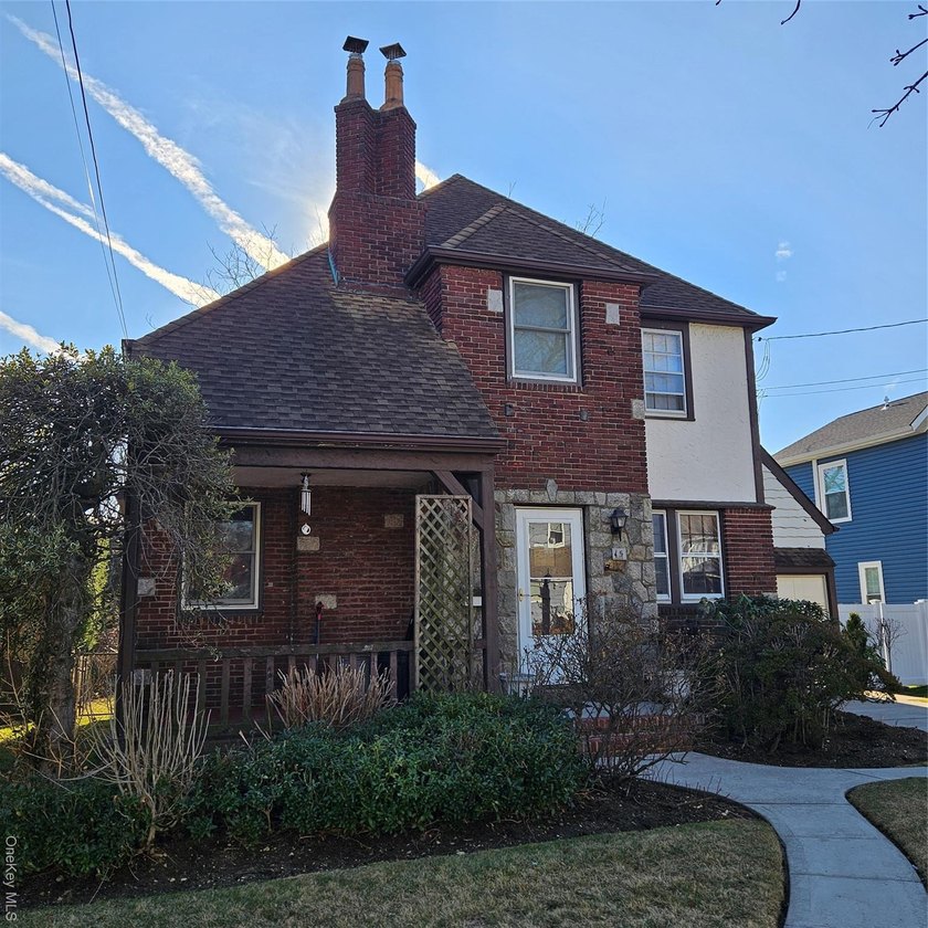 Welcome to 15 Donald Place, East Rockaway; a beautiful 3-bedroom - photo 3