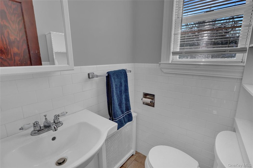 Welcome to 15 Donald Place, East Rockaway; a beautiful 3-bedroom - photo 10