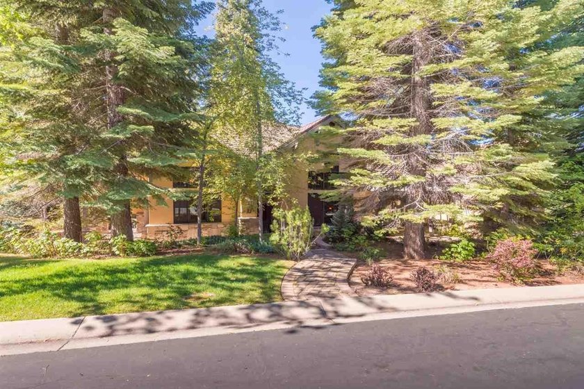 Stunning custom built home with a well thought out floor plan - photo 2
