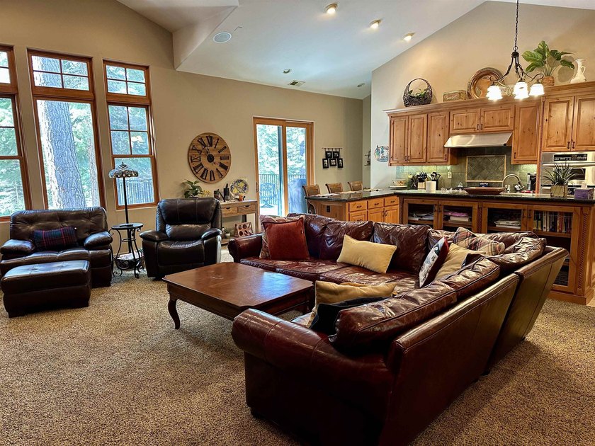 Stunning custom built home with a well thought out floor plan - photo 4