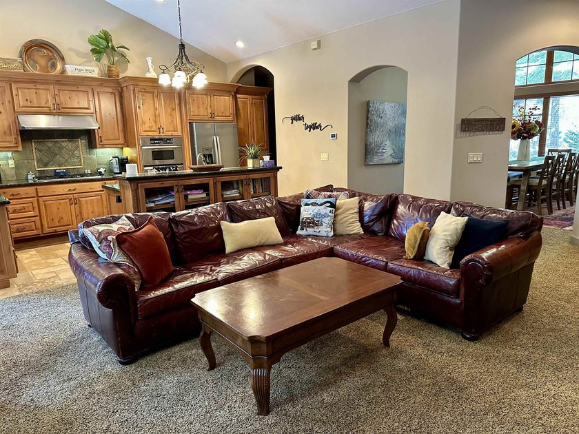 Stunning custom built home with a well thought out floor plan - photo 7