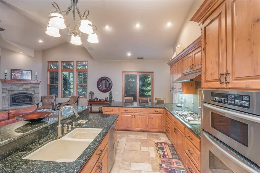 Stunning custom built home with a well thought out floor plan - photo 9