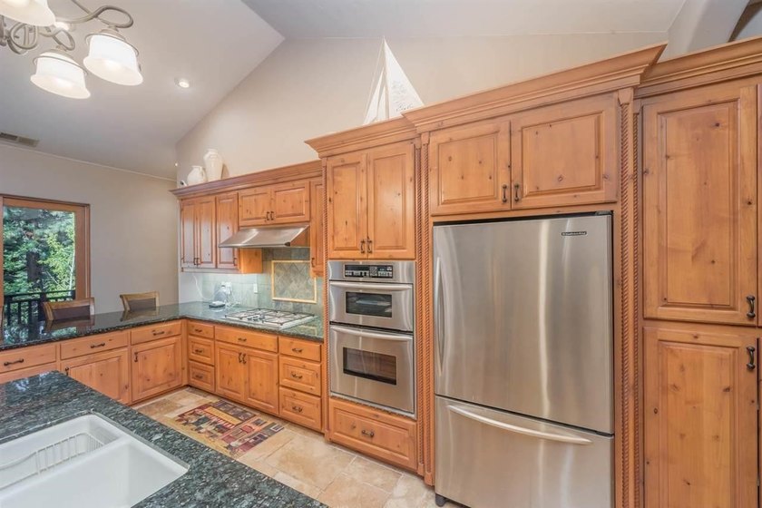 Stunning custom built home with a well thought out floor plan - photo 10