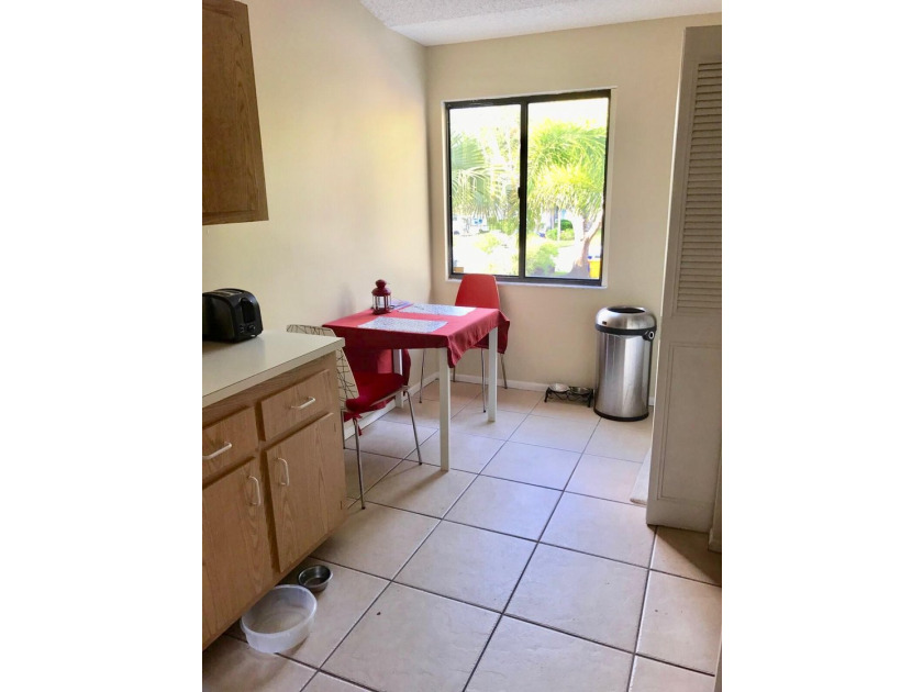 Beautiful 2/2 condo with 1,128 sqft, vaulted ceilings, ceramic - photo 3
