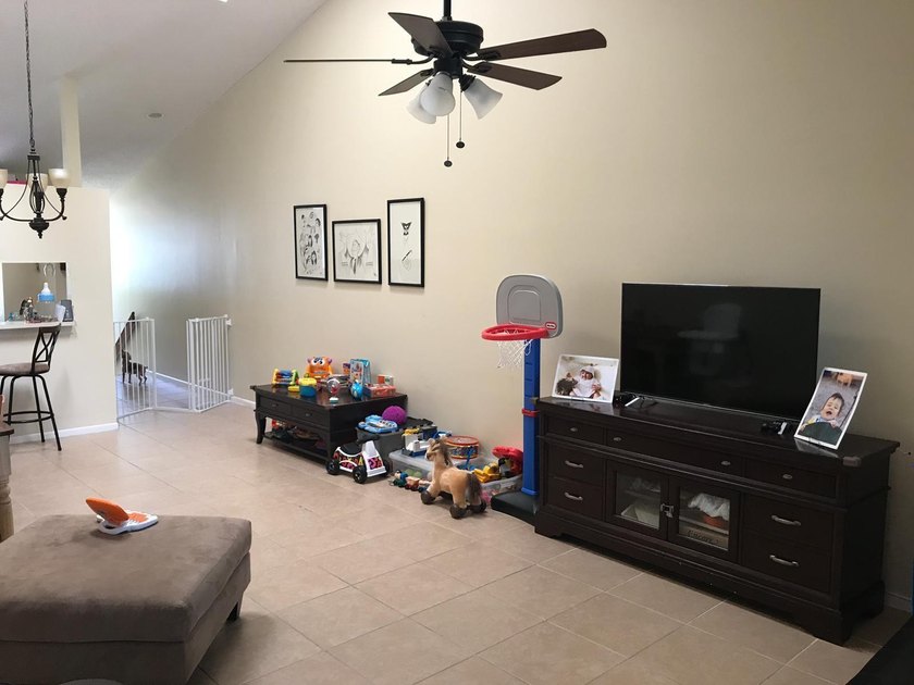 Beautiful 2/2 condo with 1,128 sqft, vaulted ceilings, ceramic - photo 5
