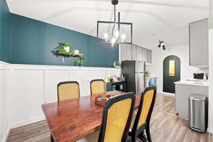 Welcome to this bright and inviting 1-bedroom, 1-bath top-floor - photo 11