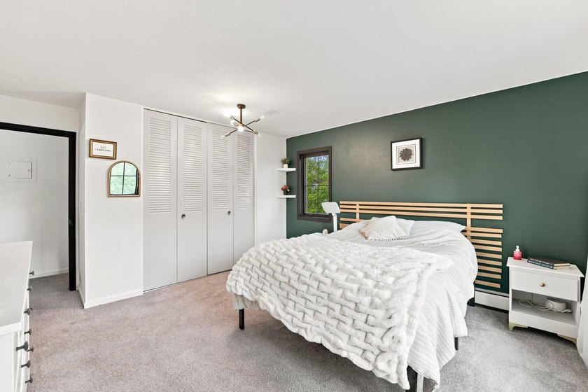 Welcome to this bright and inviting 1-bedroom, 1-bath top-floor - photo 14
