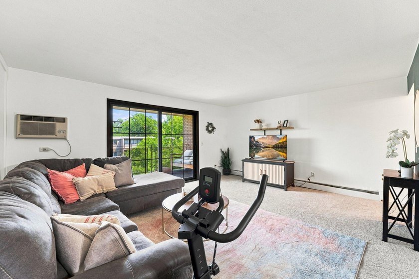 Welcome to this bright and inviting 1-bedroom, 1-bath top-floor - photo 17