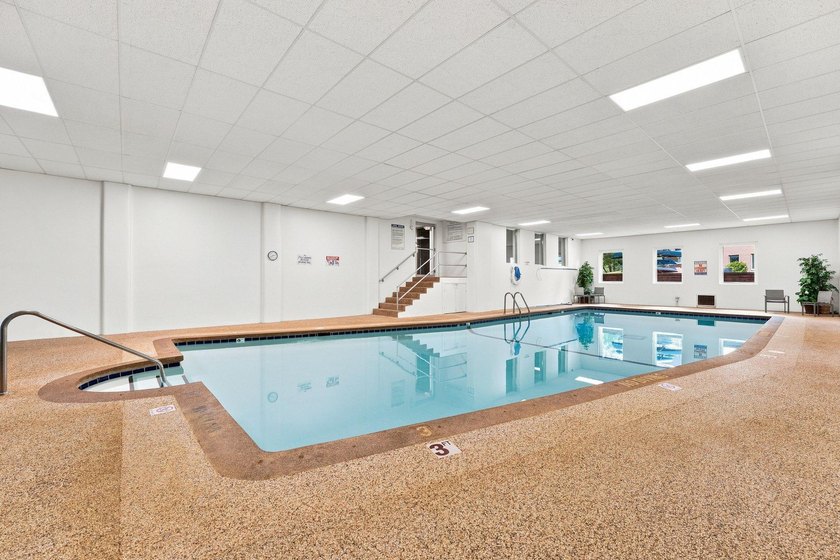 Welcome to this bright and inviting 1-bedroom, 1-bath top-floor - photo 18